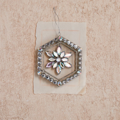 Ornement en forme de flocon de neige en métal et acrylique avec cadre hexagonal