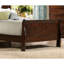 Mobilier de chambre à coucher simple de style classique - Lit en cerisier brun, traditionnel pour un espace de détente