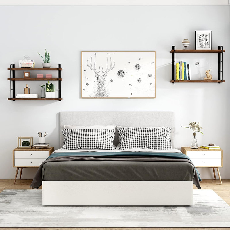 Tablettes sur le mur