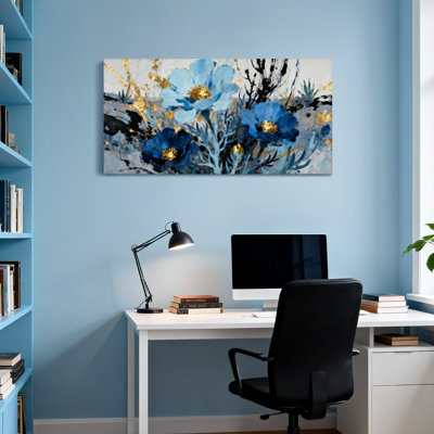 Paysage et nature à fleurs bleues avec accents dorés et coups noirs