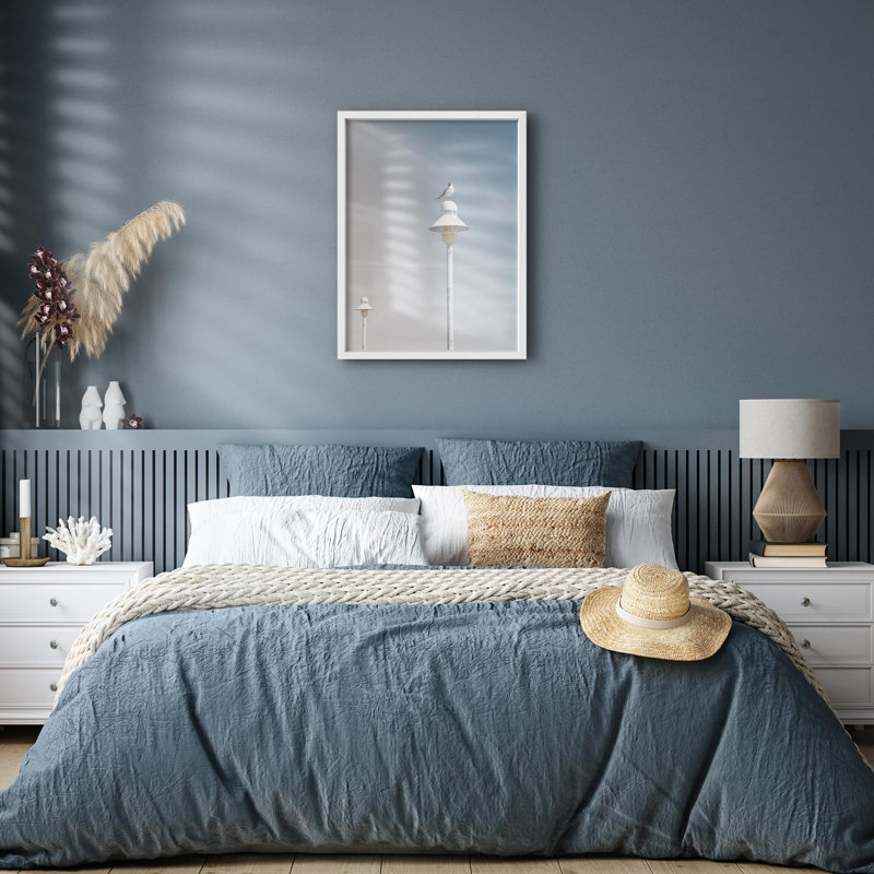 "Nautical Bird On Beach Pier Lamp Cloudy Sky Nature Illustration Small Decor Modern Art Work", Blanc, H 10 po x l 8 po
