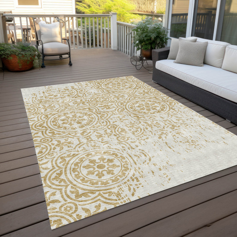 Tapis doré intérieur / extérieur en polyester tissé à la machine Lamanna, Rectangle 2 pi 6 po x 3 pi 10 po
