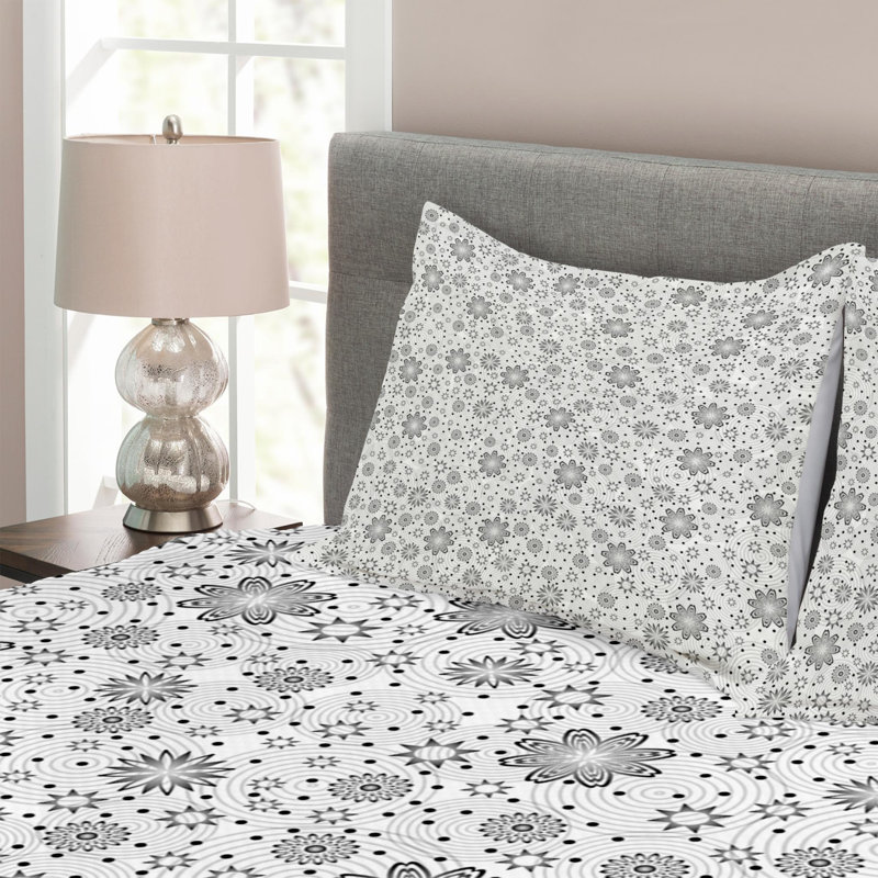 Farmhouse / Country Floral Coverlet, Queen Coverlet + 2 Shams