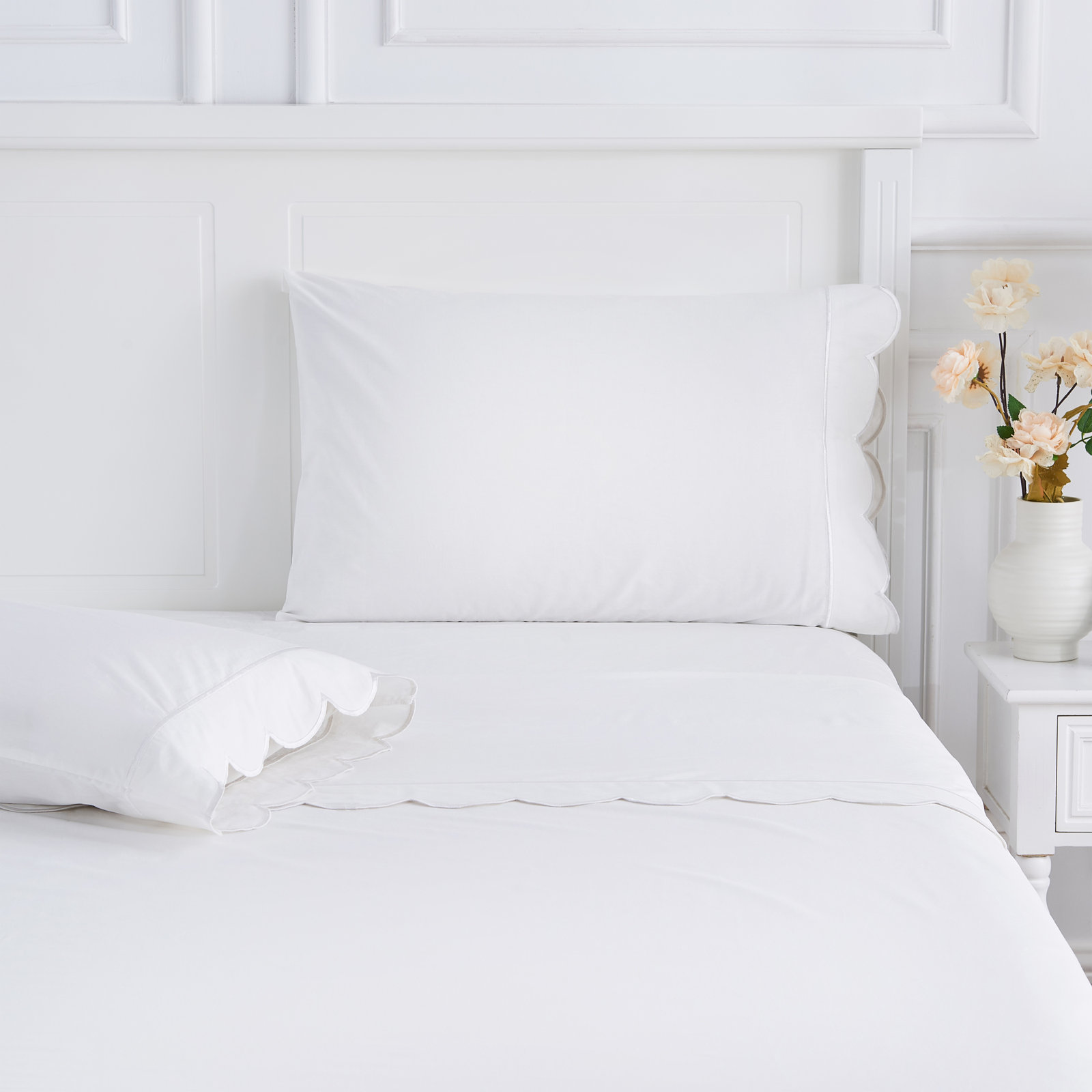 SCALLOP FRAME PERCALE SHEET SET, Queen Sheet Set with 2 Pillowcases, White