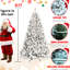 Arbre de Noël enneigé 9 pi avec 850 lumières Ul, 63 pins naturels, 2240 pointes enneigées, structure à charnières pour une installation sans effort, support en métal robuste et neige blanche - conception des Fêtes,
