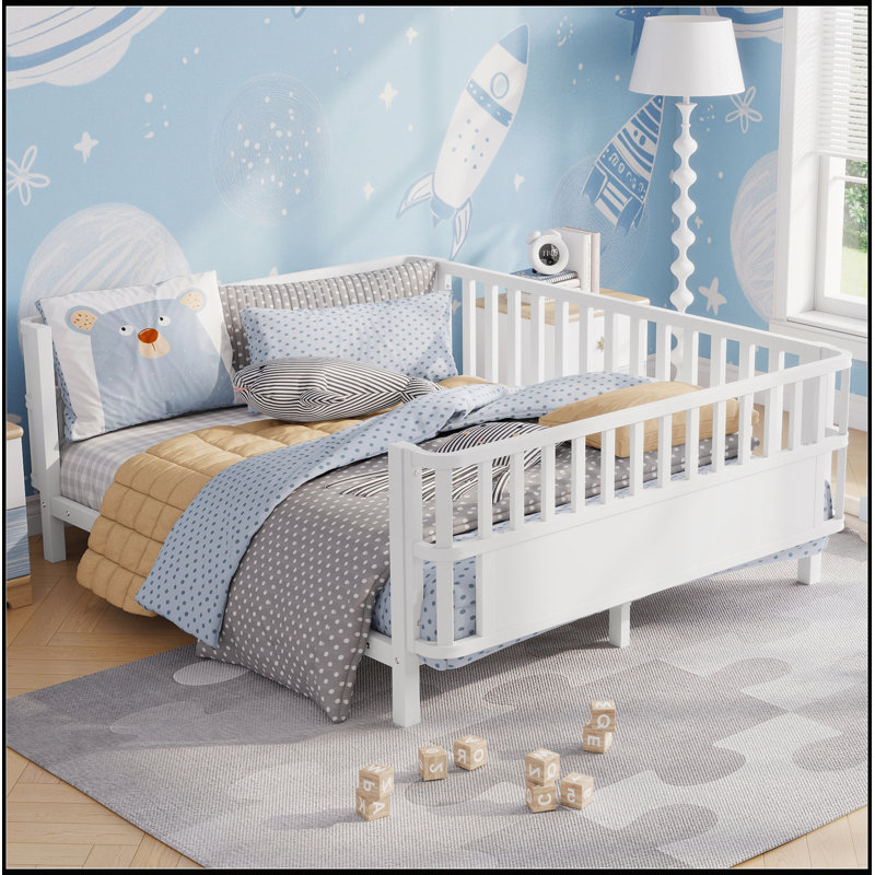 Lit plateforme pleine grandeur en métal pour enfants avec rails de sécurité, conception à profil bas et fabrication durable en blanc