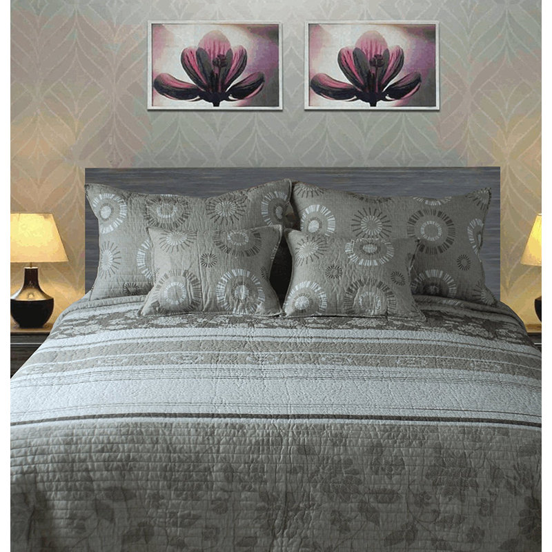 Farmhouse / Country Cotton Floral Quilt, Full