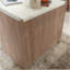 Bureau avec tablette de rangement ouverte
