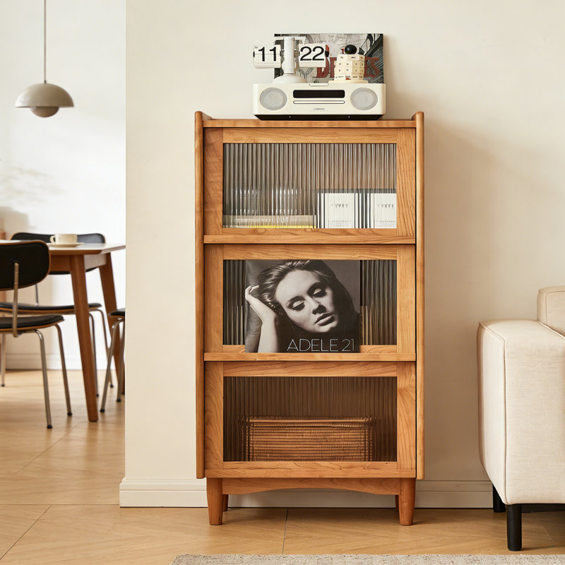 Buffet décoratif trois portes, H 51,57 po x l 31,5 po x P 15,75 po