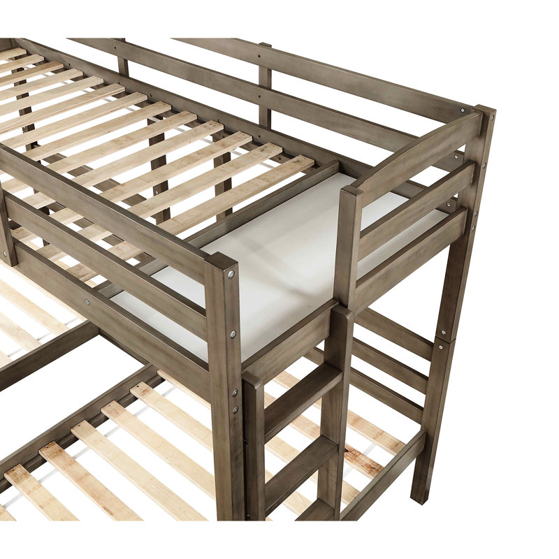 Lit simple simple transitionnel gris chaud, fabrication en bois massif, position réversible, table de chevet encastrée avec et puissance, barrières de sécurité pour une utilisation sécuritaire, lit compatible avec matelas, cadre, puissance