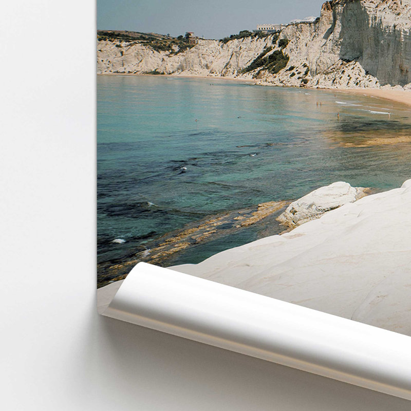Motif de falaises blanches, dans un cadre en chrome poli, Papier, H 16 po x l 20 po x P 0,1 po