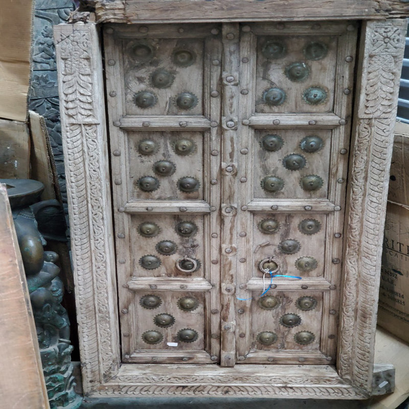 Fenêtre en bois antique Maryfaith