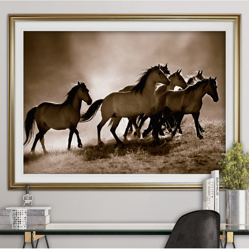 Chevaux sauvages - reproduction de cadre photo, H 24 po x l 32 po x P 1,5 po, Cadre doré