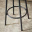 Ensemble de table de bar industrielle avec 3 tabourets rembourrés en PU-1024087194-1024087195-1024087196