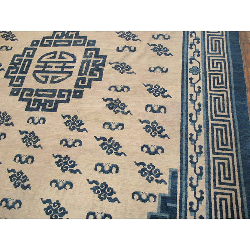 Tapis antique de couleur mongole blanc et bleu