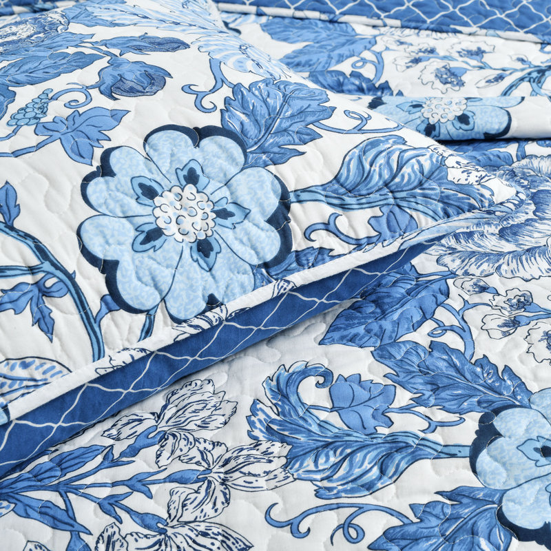 Granborough Cotton Reversible Traditional 3 Piece Quilt Set, King Quilt + 2 Shams, Navy/White