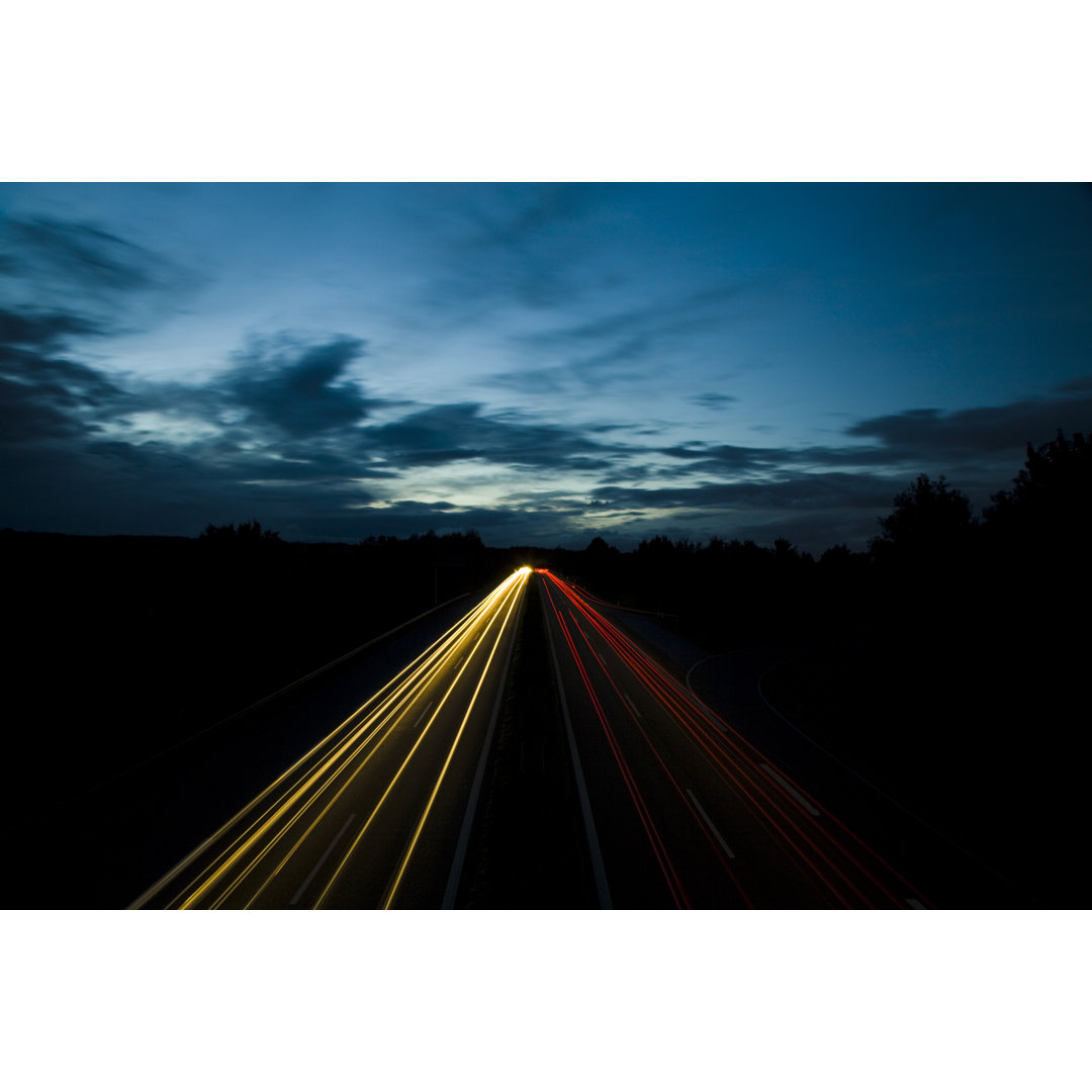 Highway At Night Deutsche Autobahn von Mlenny - Leinwandbild