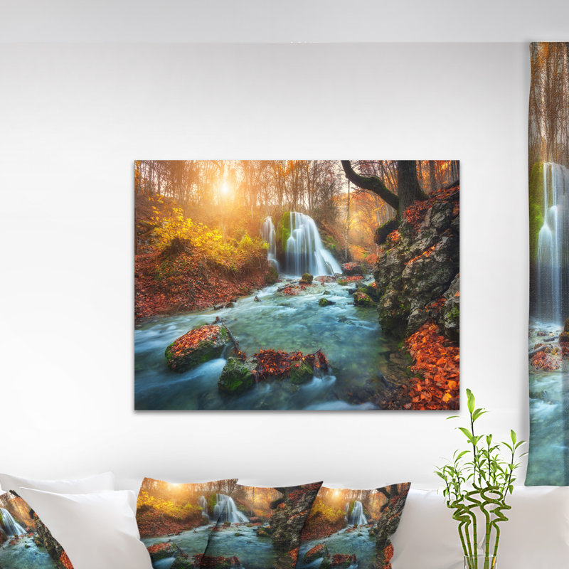 Rivière qui coule rapidement dans la forêt, art graphique, H 30 po x l 40 po x 1,5 po, Toile tendue
