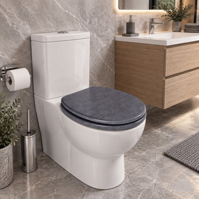 Dorney Flexi-Fix Wooden Toilet Seat - Adjustable Hinges with Top & Bottom Fixings Included and Rust Free Chrome Plated Hinge Covers, Antibacterial Treated Surface (Sandstone Effect)