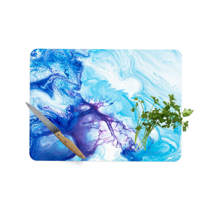 Planche à découper moderne en verre à thème en marbre bleu avec un design contemporain coloré, idéale pour une utilisation quotidienne dans la cuisine