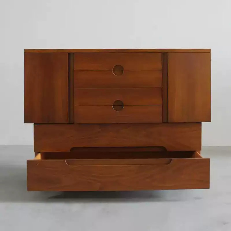 Retro-Style Practical Sideboard