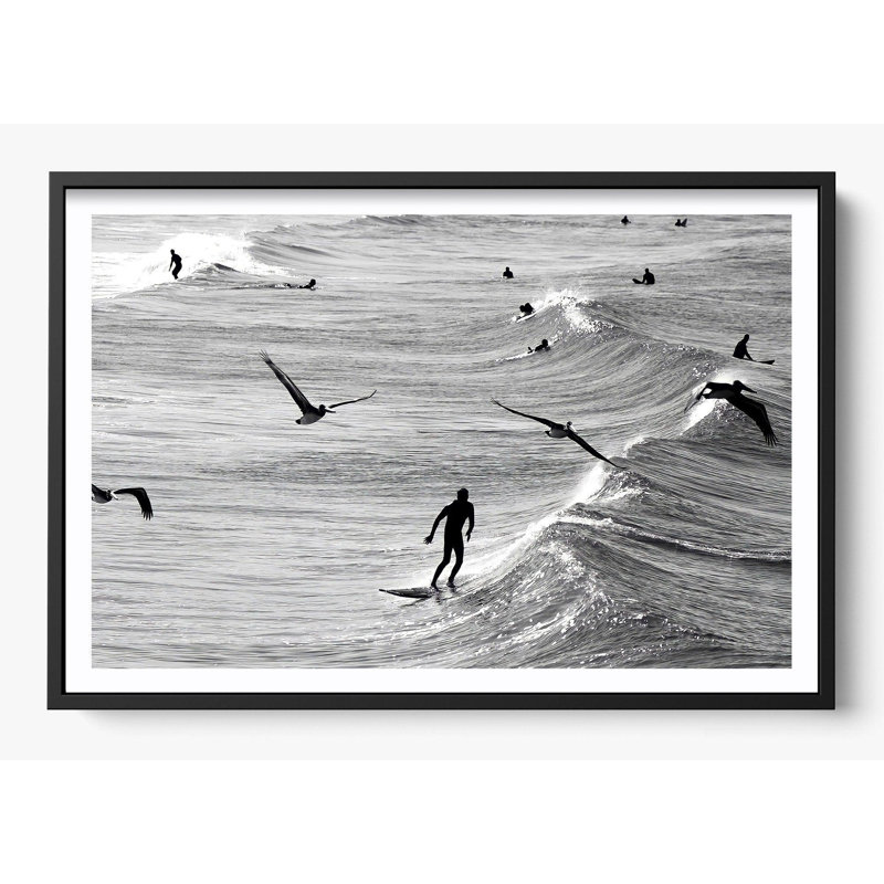 «Surfing With The Free», Impression encadrée avec passe-partout, H 38 po x l 50 po, Noir