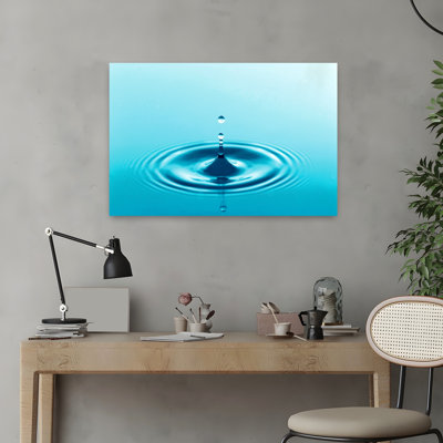 Drops Rising From Ripples In Blue Water, art contemporain abstrait