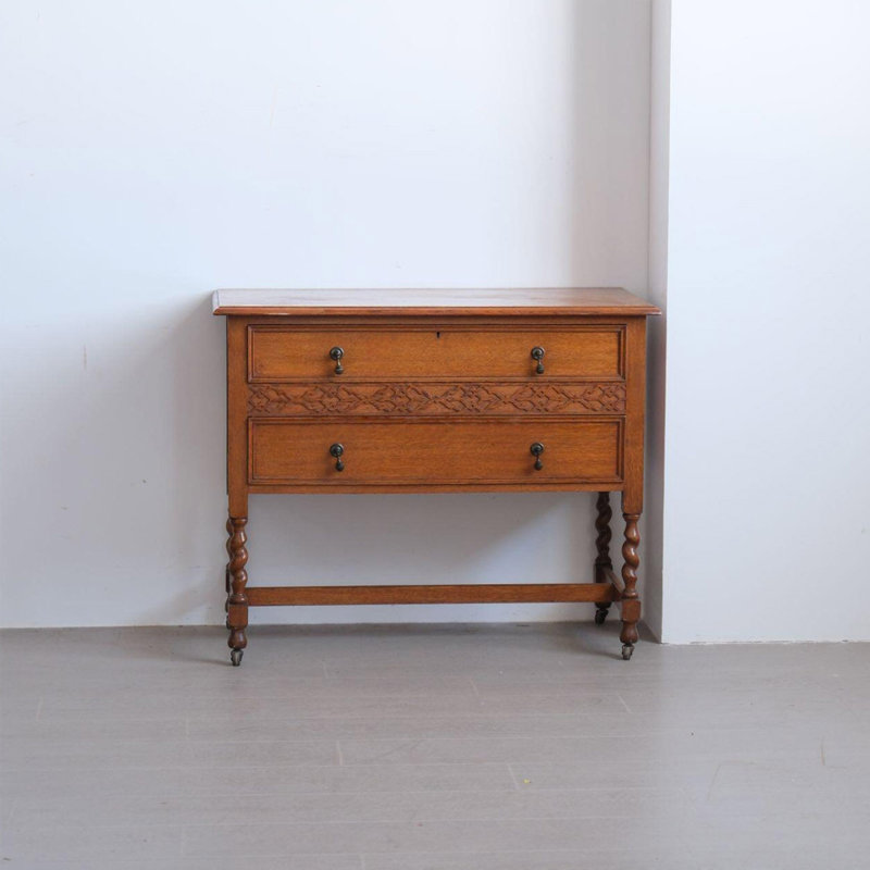 Armoire d'entrée médiévale sculptée