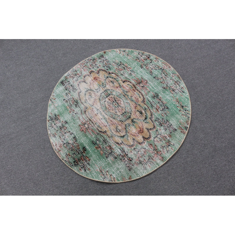 Charmant tapis de porte floral vert et beige avec un design ovale turc pour votre décor