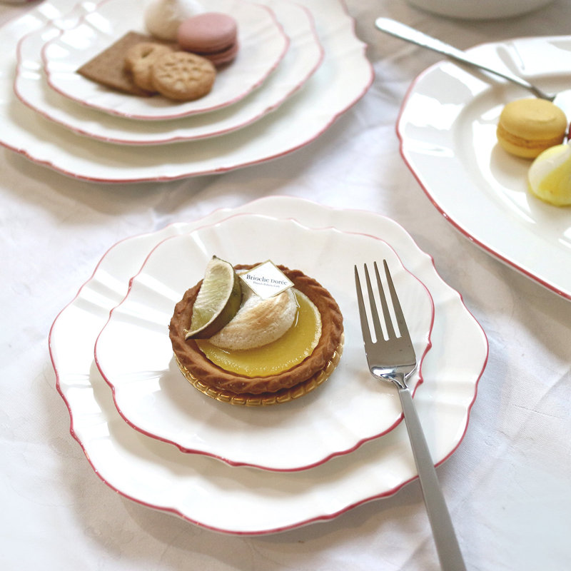 Assiette à salade en porcelaine tendre 8,5 po Amelie, Rose