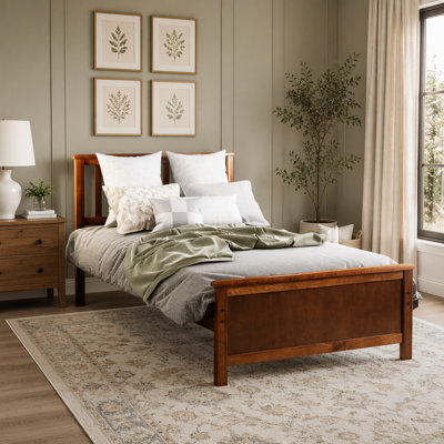 Lit plateforme minimaliste en bois avec tête de lit, pied de lit et lattes de bois robustes pour une chambre confortable et élégante