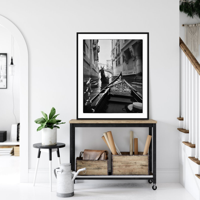 Gondola Crossing - Photographie encadrée sur papier, H 35,5 po x l 29,5 po, Cadre noir