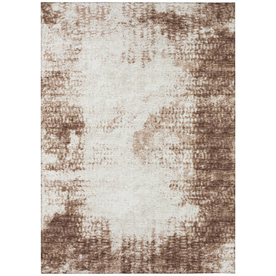 Tapis abstrait brun tissé à la machine