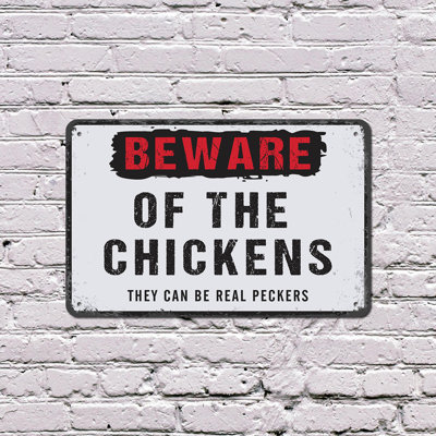 Méfiez-vous des poulets, ils peuvent être de vrais Peckers 13 po x 20 po Enseigne en plastique Cluck Around Find Out Perfect For Coops Barns Yards