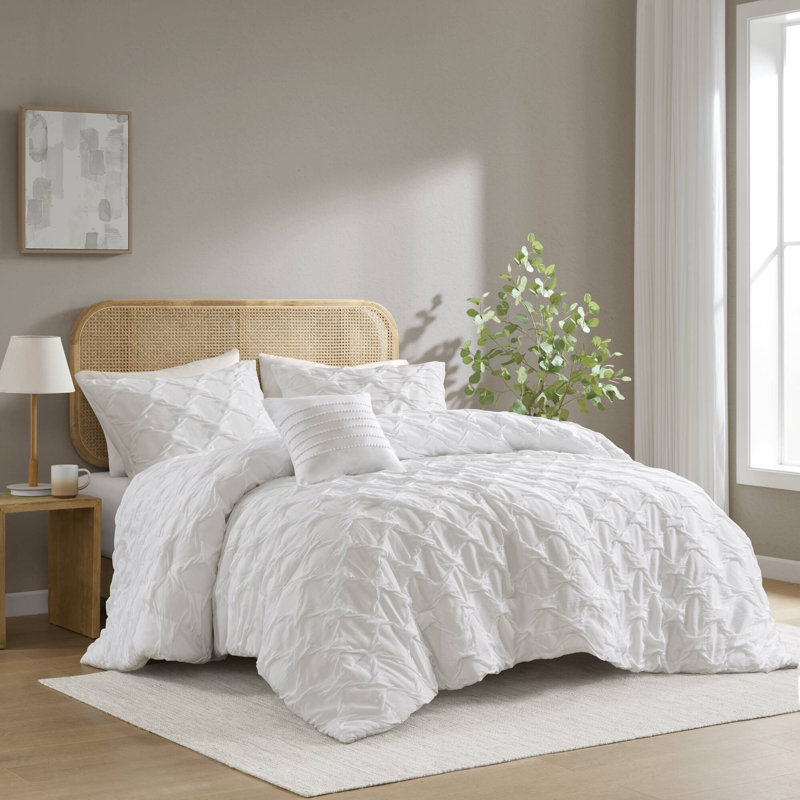 Bailey White Diamond Pucker Woven Wrinkle Resistant 4-Piece Full/Queen Comforter Set, Full/Queen Comforter + 2 Standard Shams