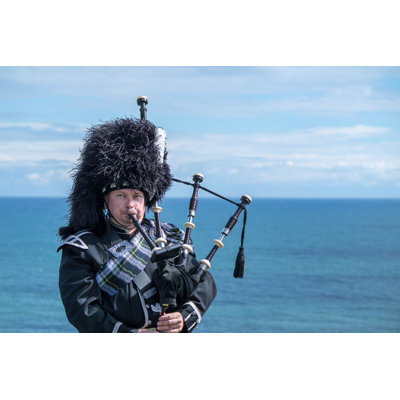 «Traditional Scottish Bagpiper», reproduction sur toile tendue