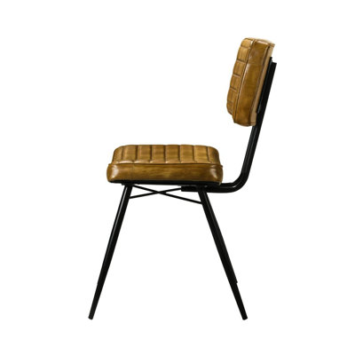 De 2 chaises d'appoint rembourrées en cuir industriel, pieds en métal noir et chameau évasés, sièges rembourrés avec capitonnage vertical, siège de 18,75 pouces pour un moment de détente relaxant