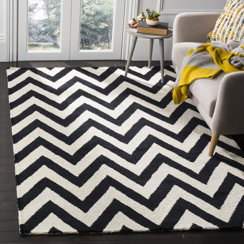 Nero Chevron Wool Area Rug, Rectangle 122 x 183 cm