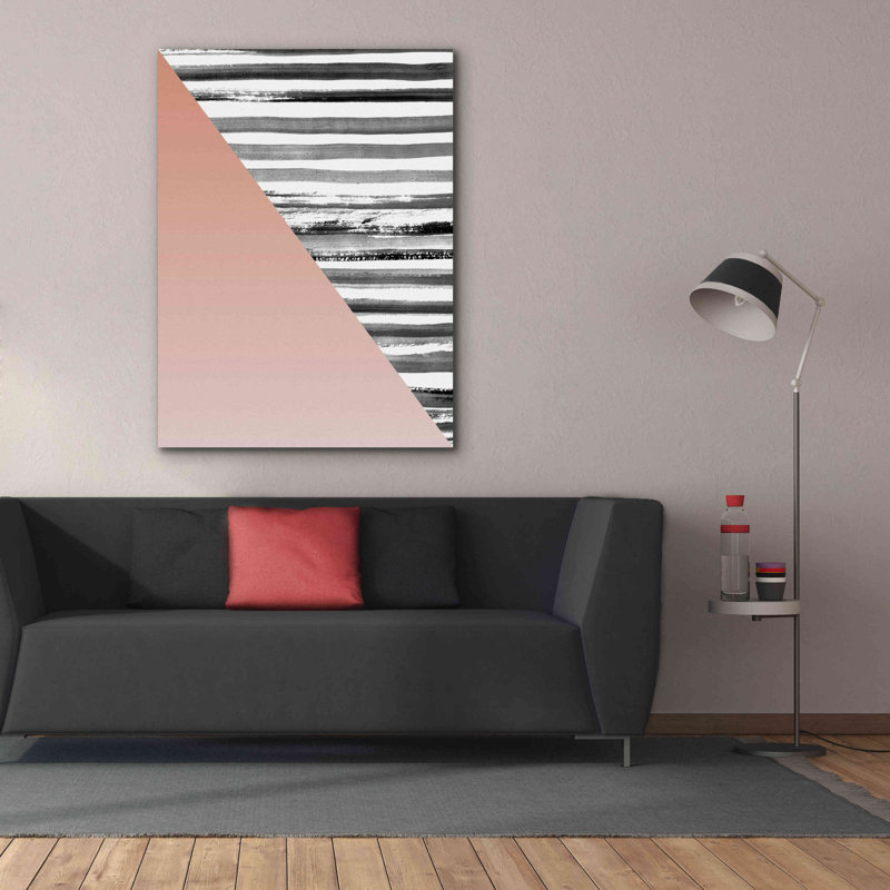 "Triangle 1" par Design Fabrikken sur toile, H 54 po x l 40 po x P 1,5 po