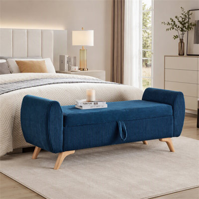 Banc de rangement moderne en velours côtelé avec pattes en bois massif et siège rabattable, idéal pour une entrée de chambre.