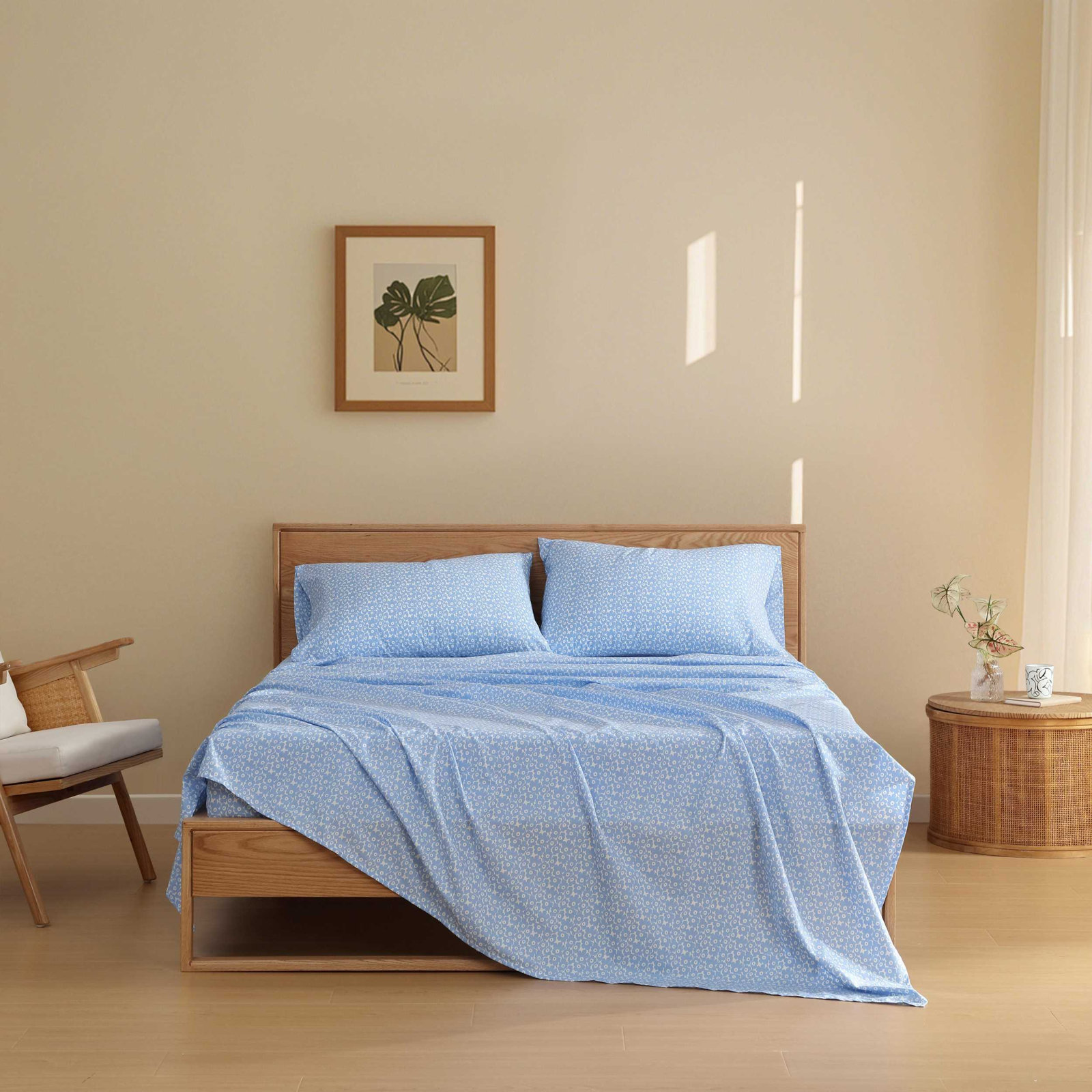 Marimekko Cotton Percale Lightweight Printed Sheet Set, King Sheet Set with 2 King Pillowcases, Pikkuinen Unikko Blue
