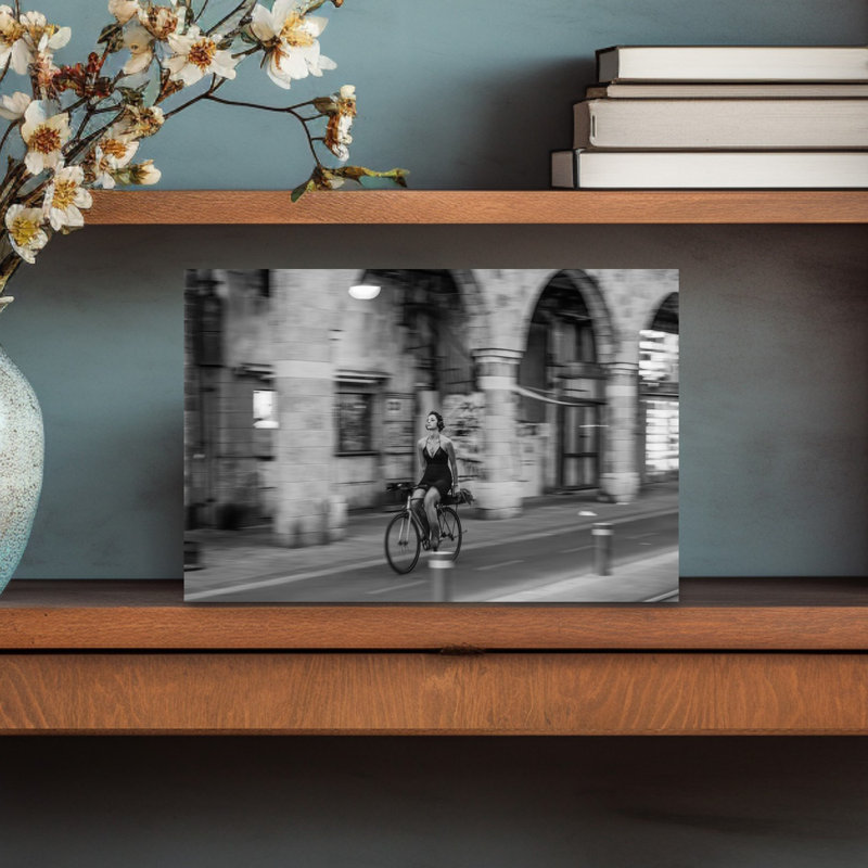 «Elegant Night Cycling Classic Dreamy Elegant Architecture City», reproduction d'art murale, 12" H x 18" W
