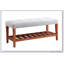 Le banc en tissu et en finition de chêne Charla, parfait pour les entrées et les salons, allie style et confort avec une fabrication durable.-366053789
