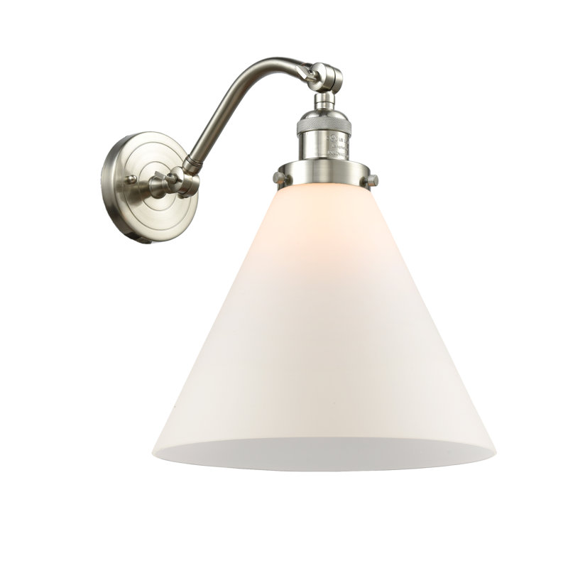 Applique murale 1 lumière Cone, Blanc mat, Ampoule à DEL rétro de 6 watts, Nickel satiné brossé