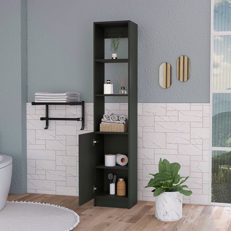 Armoire à linge, trois tablettes, une armoire