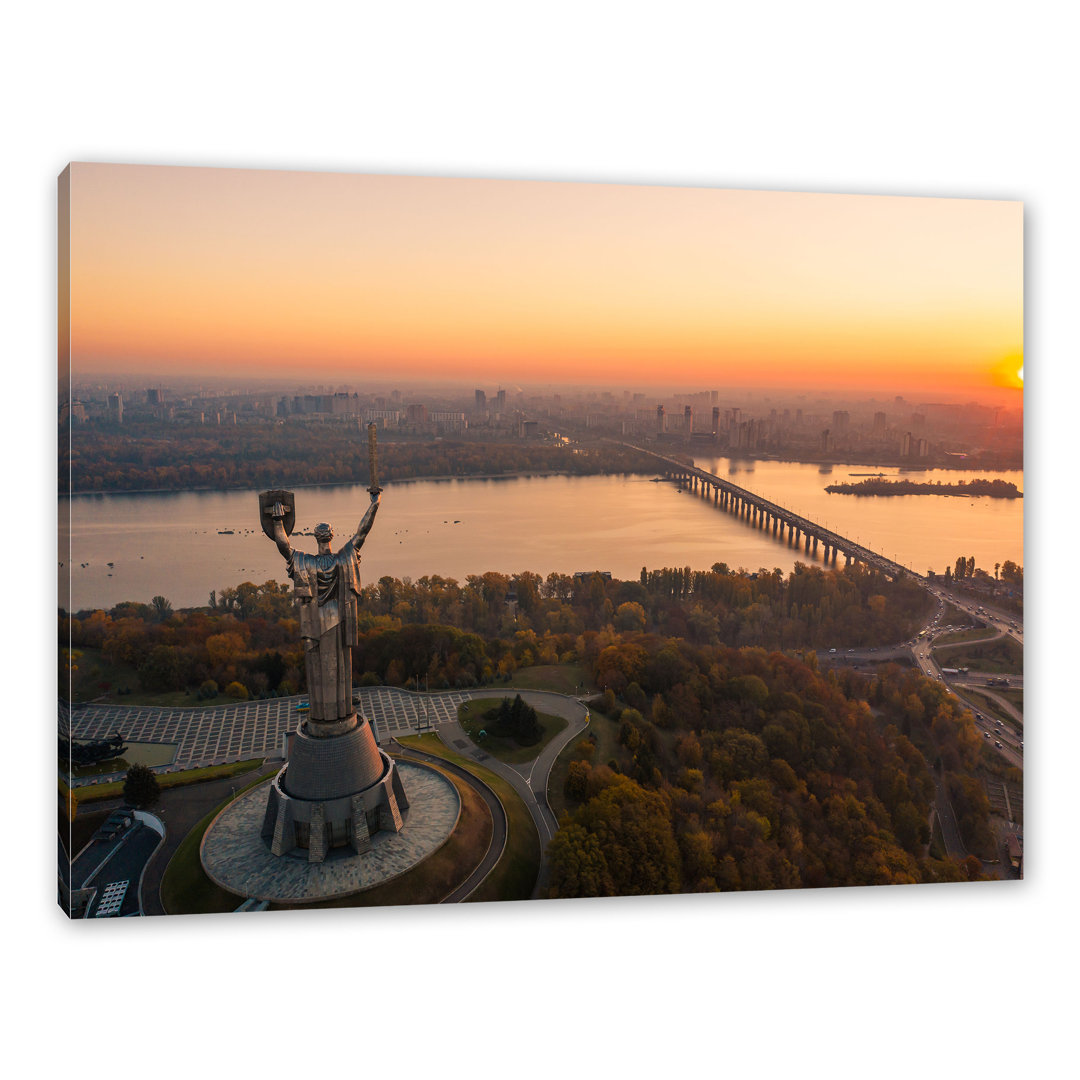 Leinwandbild Skyline von Kiew bei Sonnenuntergang