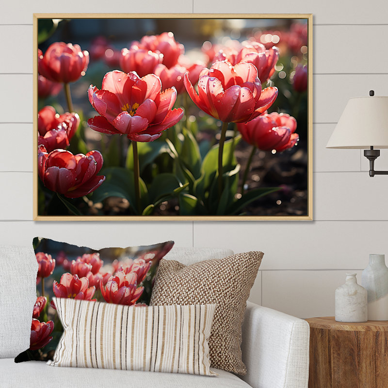 «Crimson Red Tulips Sway In A Sunlit Garden» sur toile, Cadre photo noir, H 12 po x l 20 po