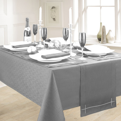 LINEN LOOK Kyleigh Tablecloth