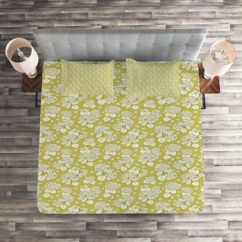 Farmhouse / Country Polyester Floral Coverlet, King Bedspread + 2 Shams