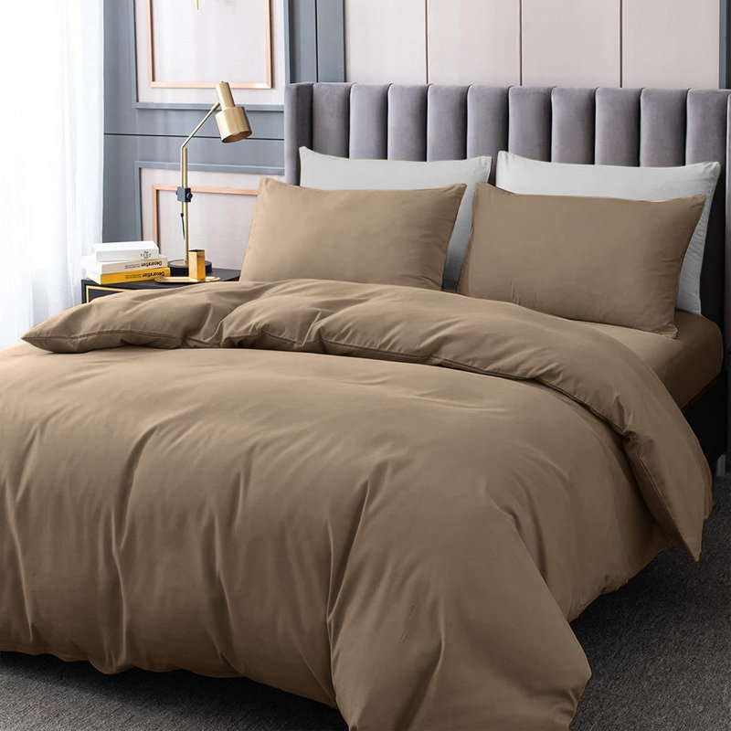 4-Piece Microfiber Duvet Cover Set – Pillowcases & Fitted Sheet, Super King Duvet Cover  + 3 Additional Pieces, Beige